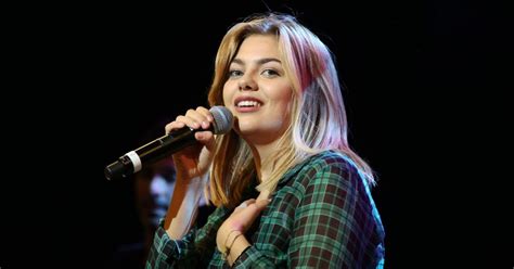 Wyśpiewana Burza: Louane Emera w Polsce - Koncert który rozgrzał serca!